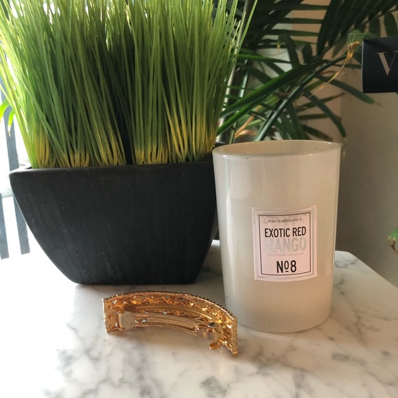 SOLD! Hair Accessory - Pearls & Crystals on Gold - Picture 4 of 7